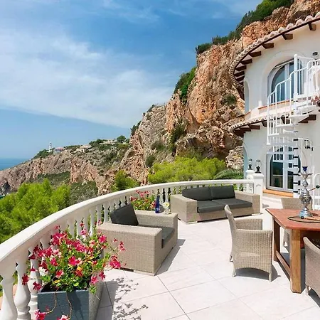 Casa Tradicional Con Bonitas Vistas Y Amplio Jardin Homestay