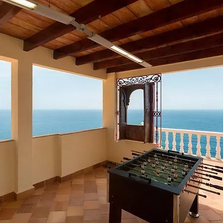 Casa Tradicional Con Bonitas Vistas Y Amplio Jardin Balcon del Mar