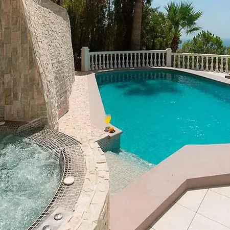 Casa Tradicional Con Bonitas Vistas Y Amplio Jardin Homestay *